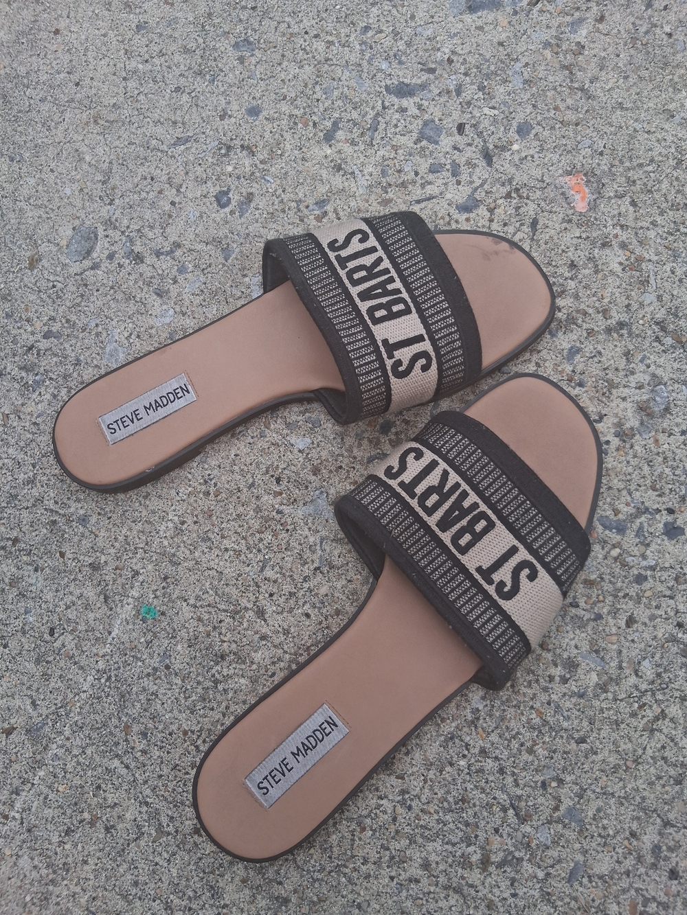Steve Madden Beige and Black 'St Barts' Slide Sandals
